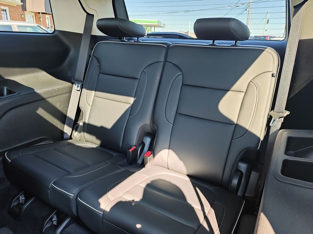 Used 2022 White GMC Denali image 25
