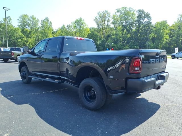 New 2026 Diamond Black Crystal Pearl-Coat Exterior Paint RAM Tradesman image 5