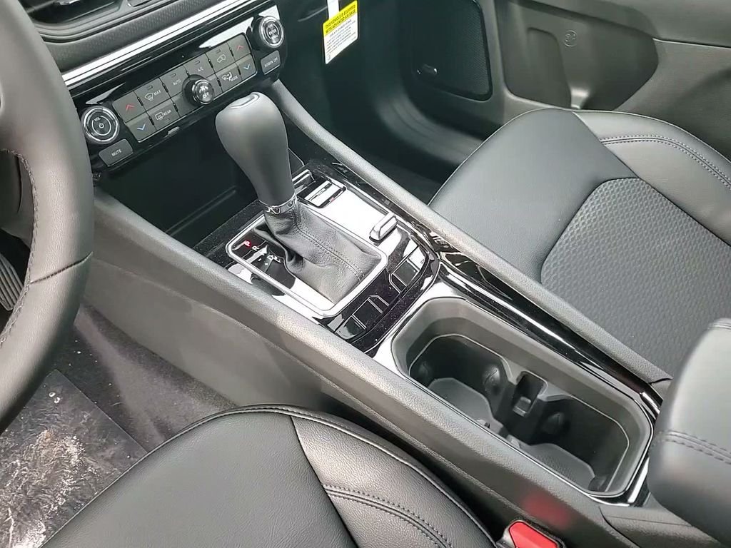 New 2026 Red Hot Pearl-Coat Exterior Paint Jeep Latitude image 21