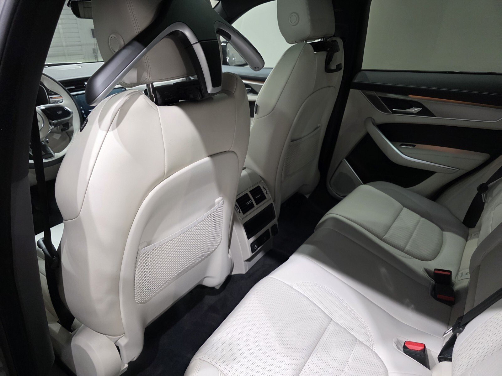 New 2026 Eiger Grey JAGUAR P250 R-DYNAMIC S image 17