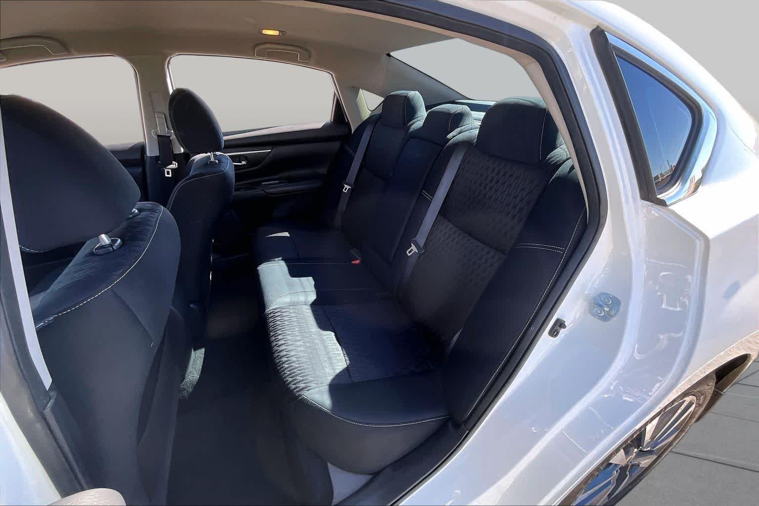 Used 2017 Pearl White Nissan 2.5 SV image 21