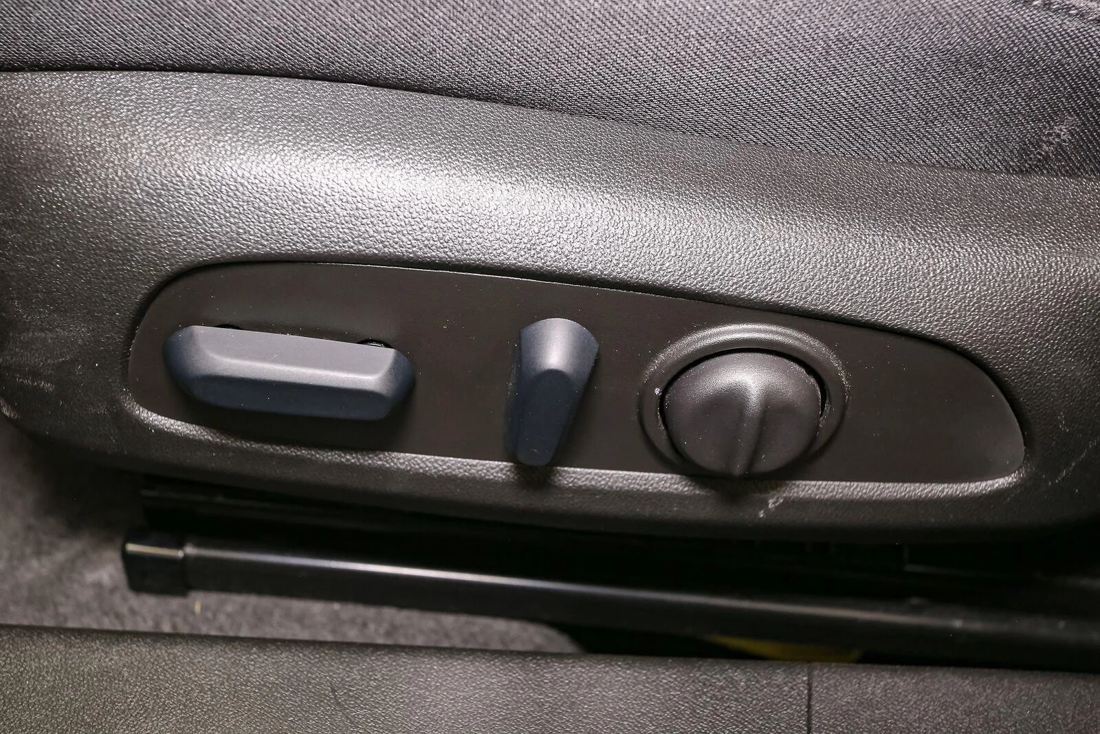 Used 2025 Mineral Gray Metallic Chevrolet LT image 41