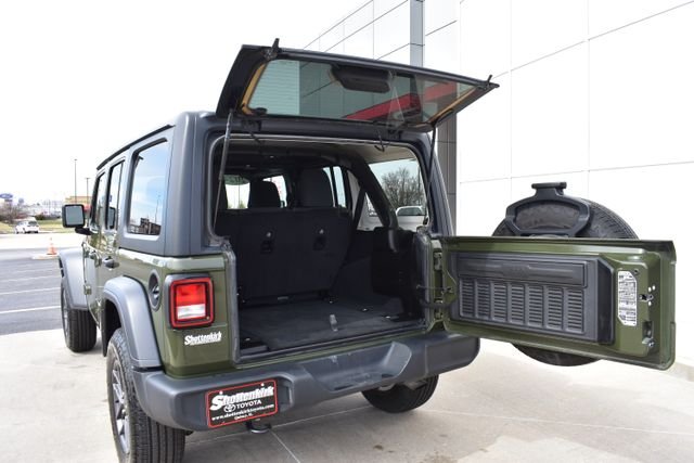 Used 2024 Green Jeep Sport S image 15