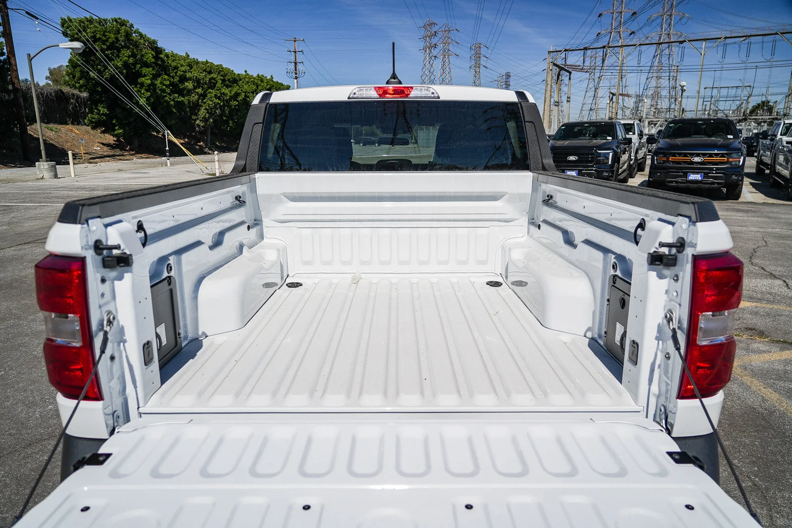 New 2026 Oxford White Ford XLT image 12