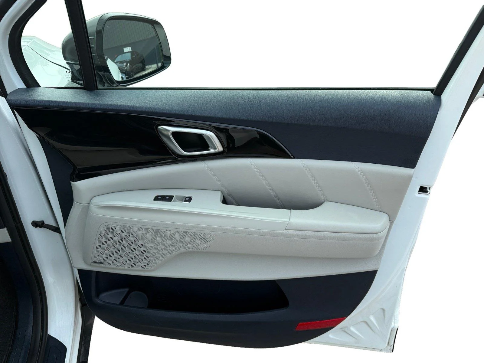 Used 2025 Snow White Pearl Kia SX Prestige image 29