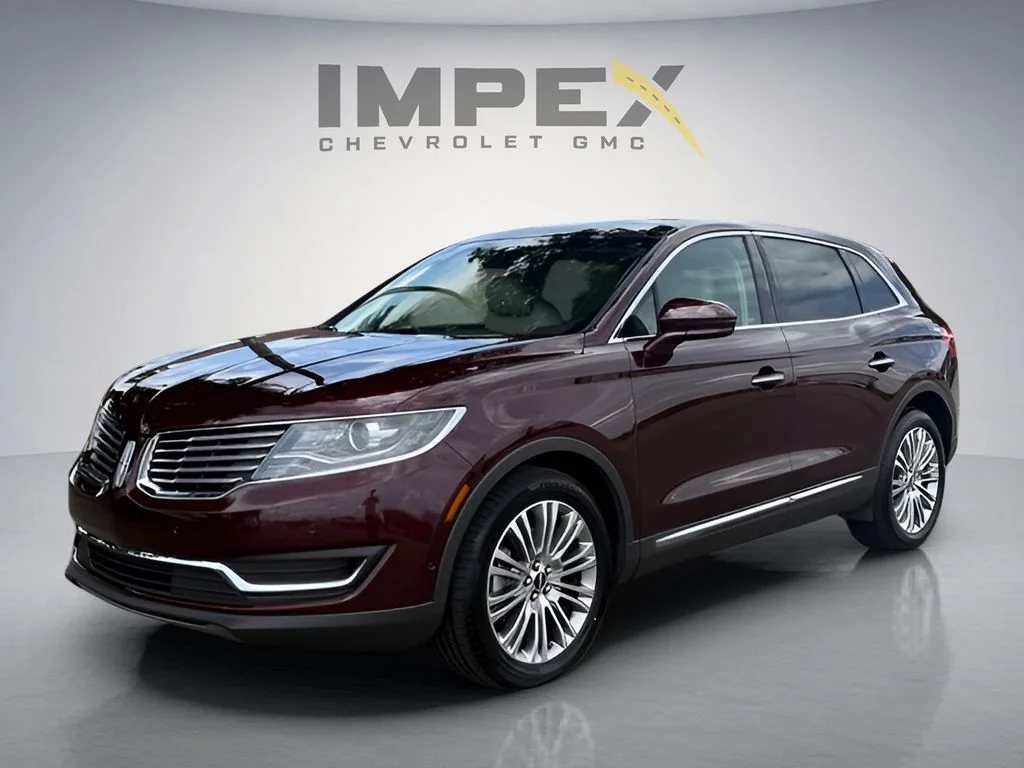 Used 2018 Red Lincoln Reserve image 1