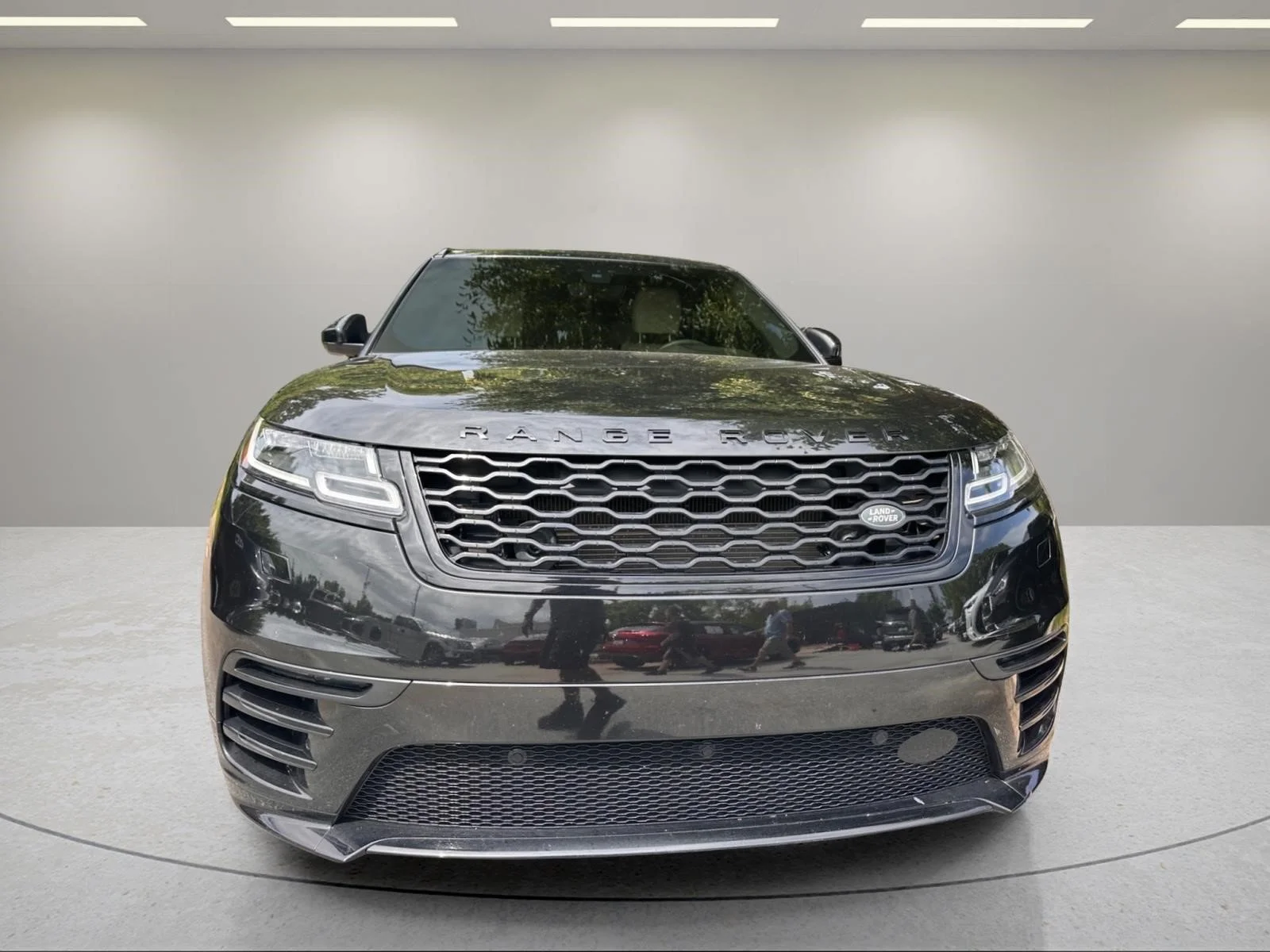 Used 2020  Land Rover R-Dynamic S image 6
