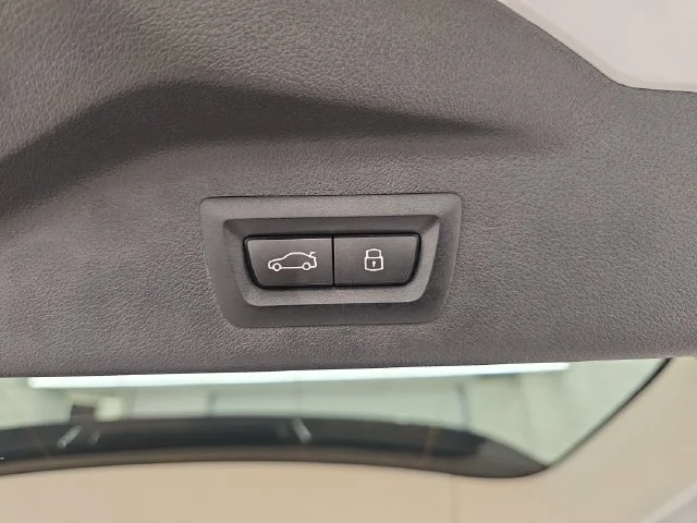 Used 2025 Alpine White BMW xDrive40i image 22
