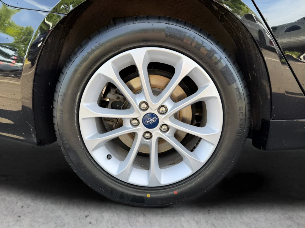 Used 2020 Black Ford SE image 31