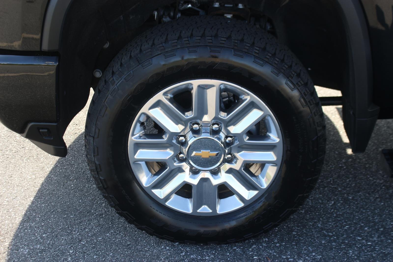 Used 2025 Black Chevrolet High Country image 43