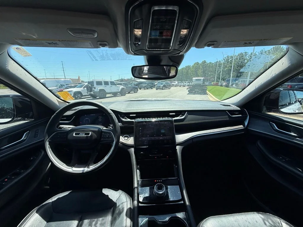 Used 2023 White/off-white Jeep Limited image 7