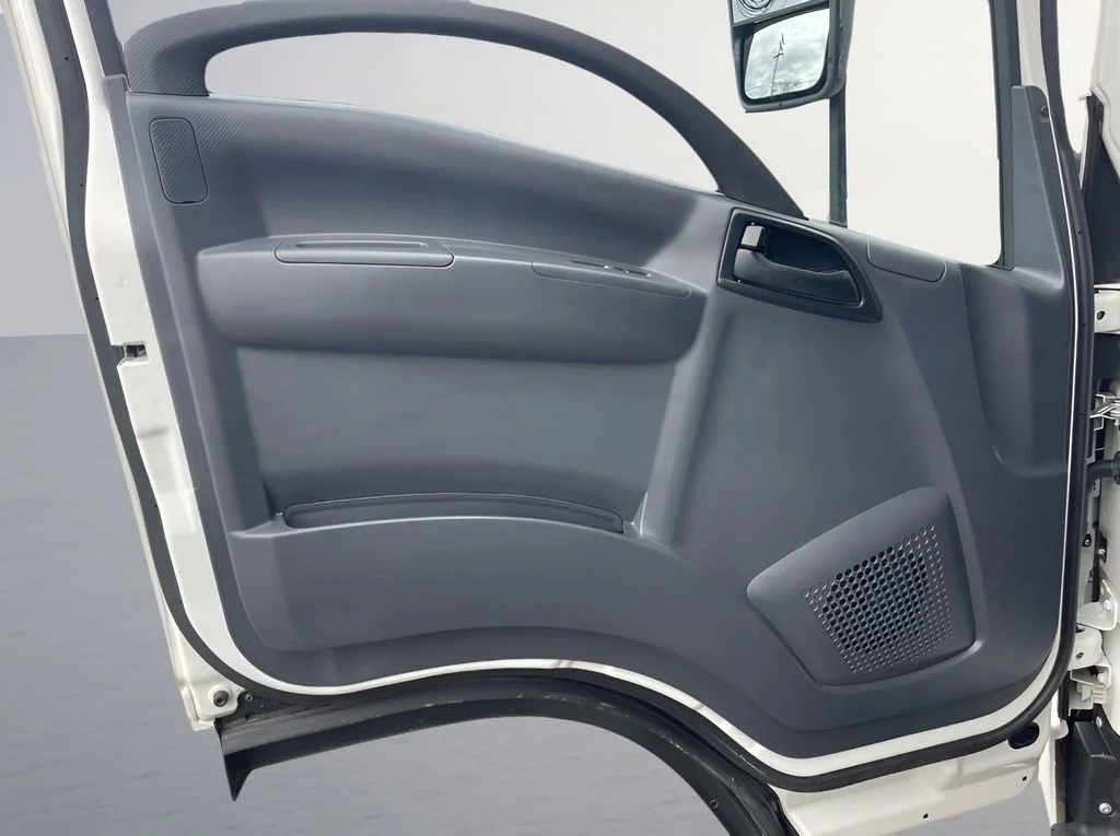 Used 2024 Arc White Chevrolet 1WT image 22