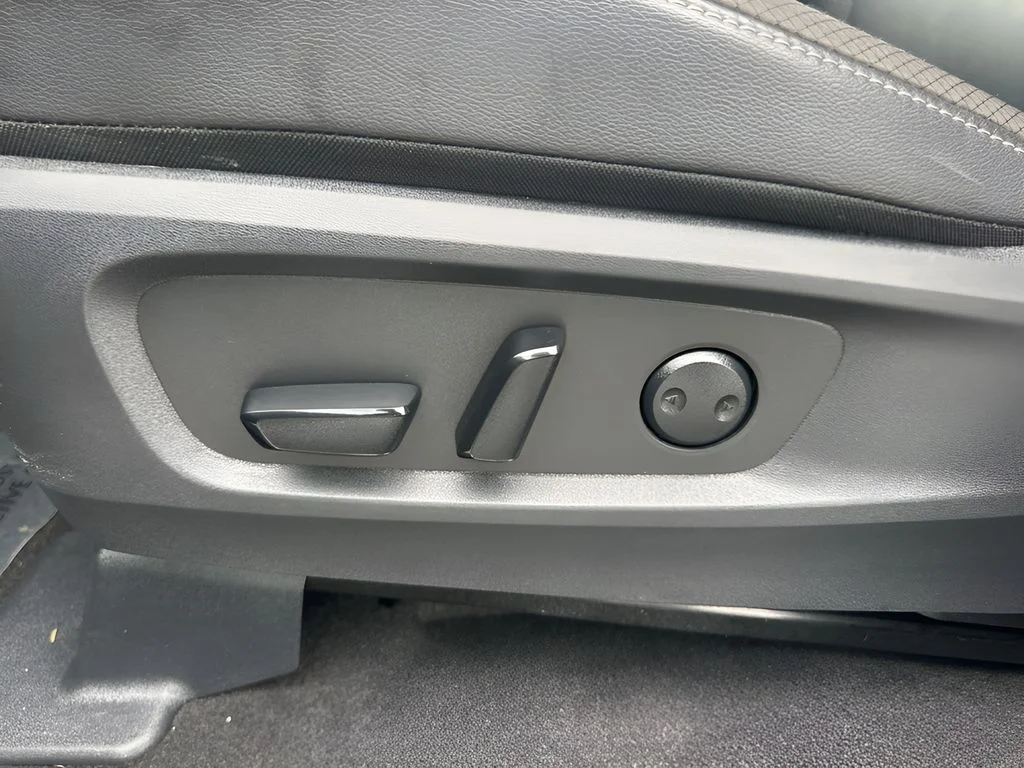 Used 2025 Black Nissan SL image 10
