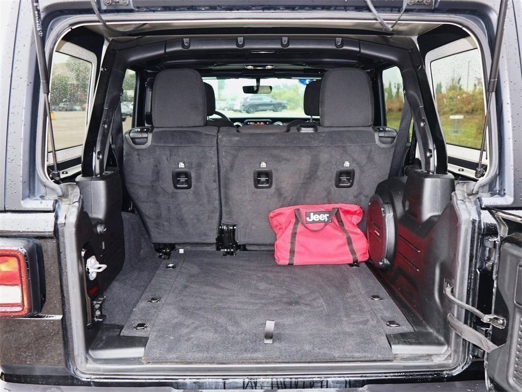 2023 Jeep Wrangler 4-Door Sahara - Photo 12
