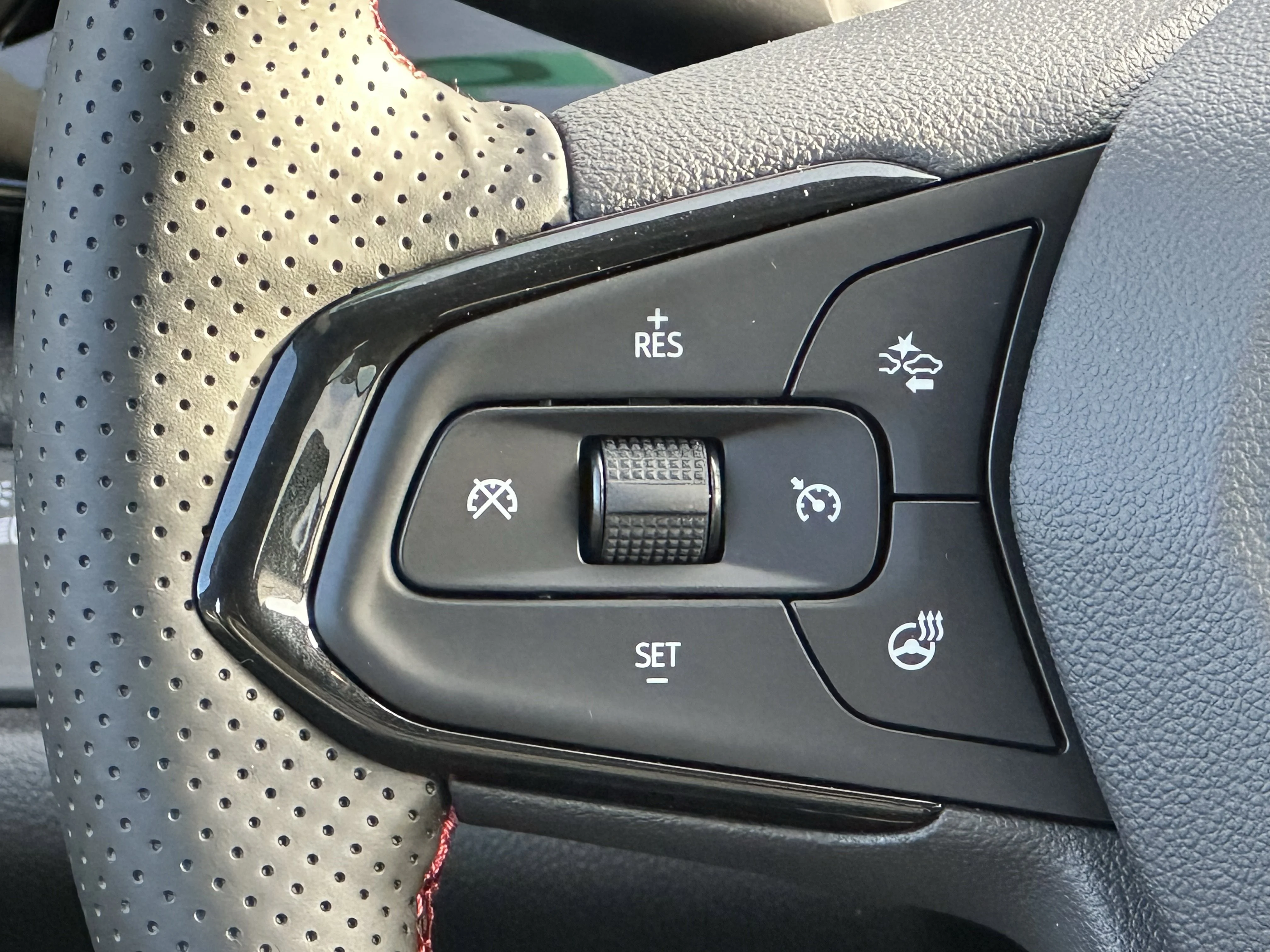 New 2026 Mosaic Black Metallic Chevrolet 2RS image 15