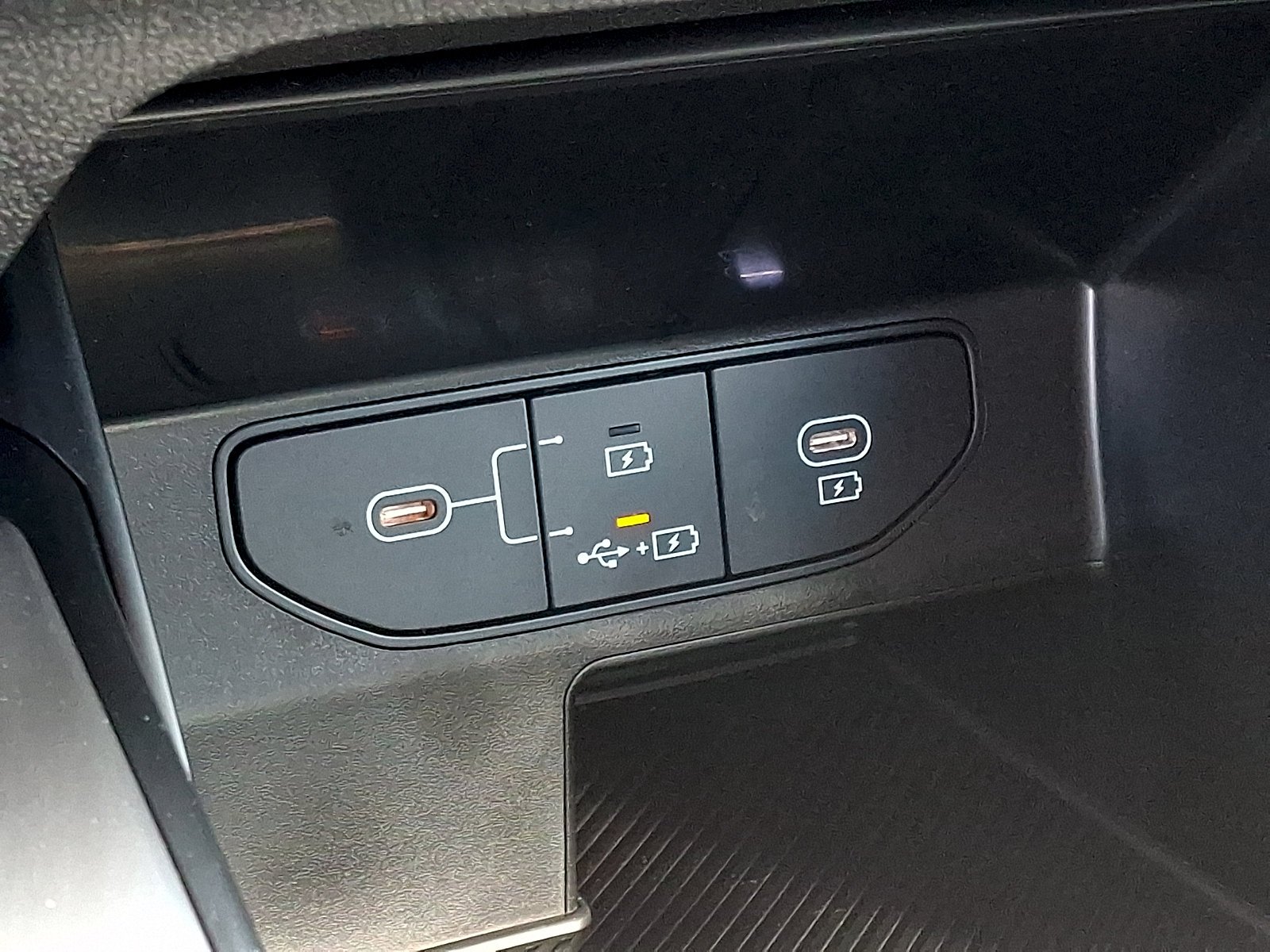 Used 2024 Dawning Red Kia LX image 25