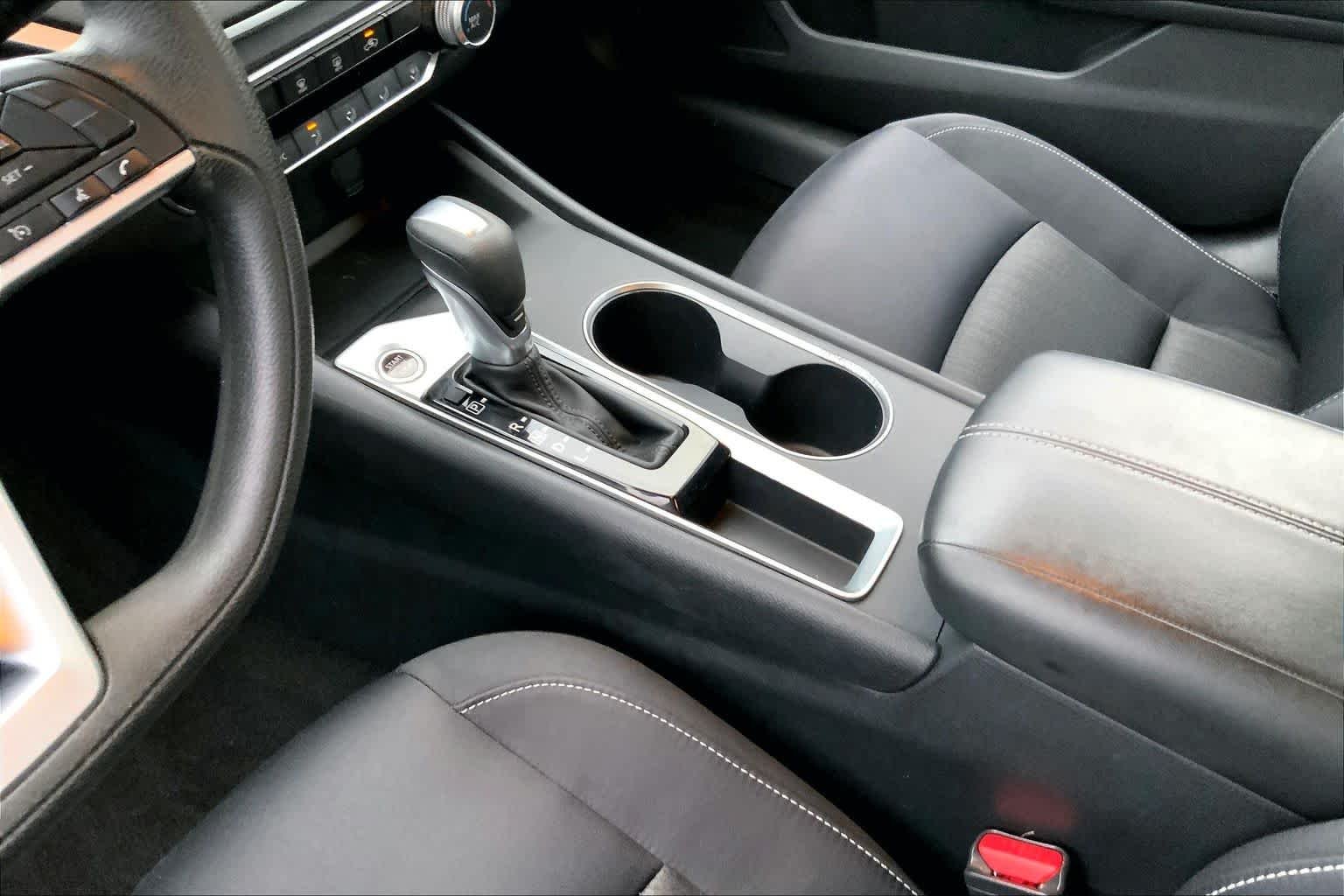 Used 2022 Gun Metallic Nissan 2.5 SV image 17