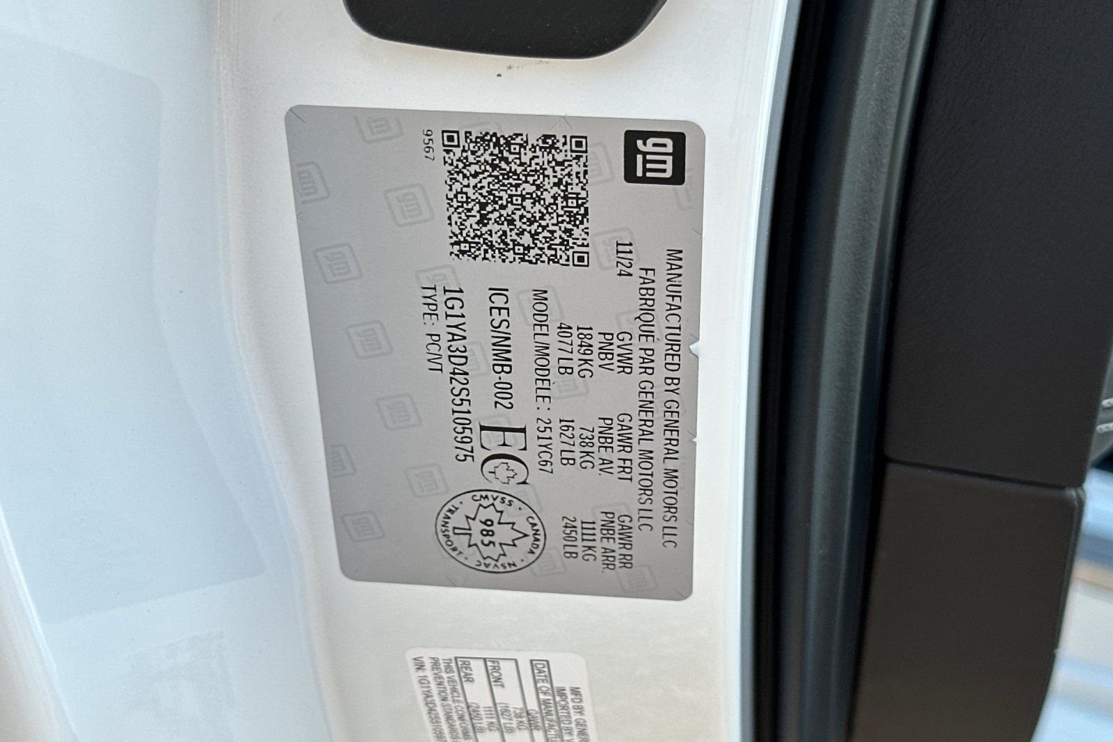 Used 2025 White Chevrolet Stingray image 25