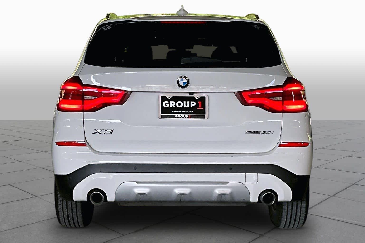 Used 2021 Alpine White BMW sDrive30i image 4