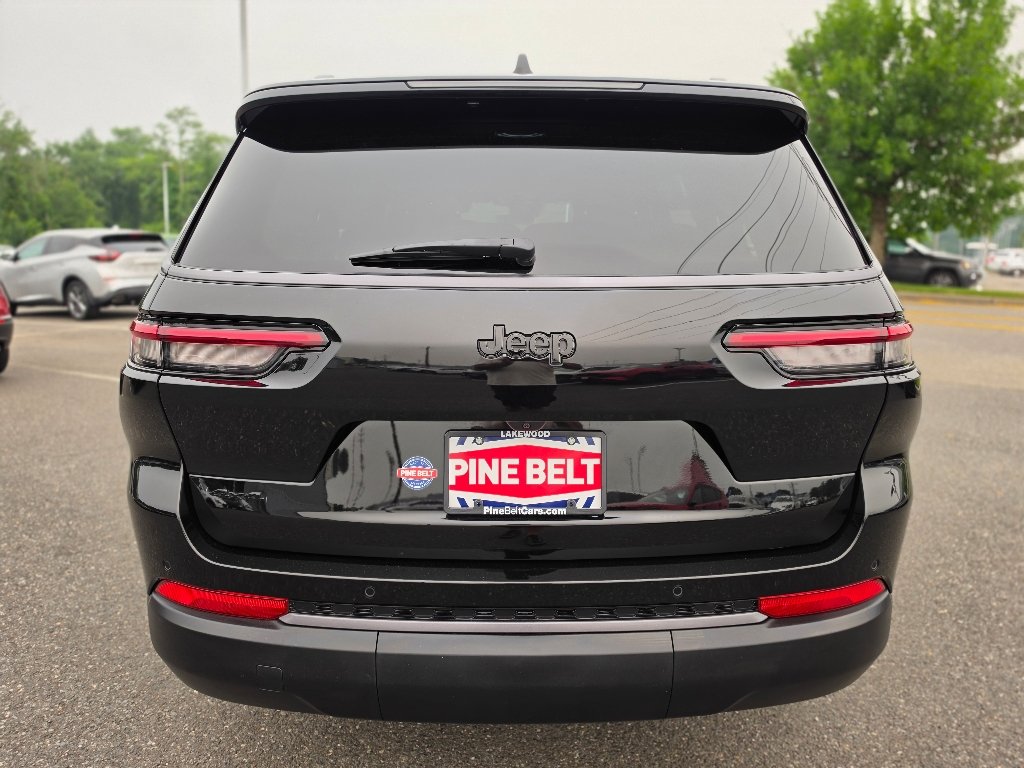 Used 2026 Diamond Black Crystal Pearl Coat Jeep Limited image 21