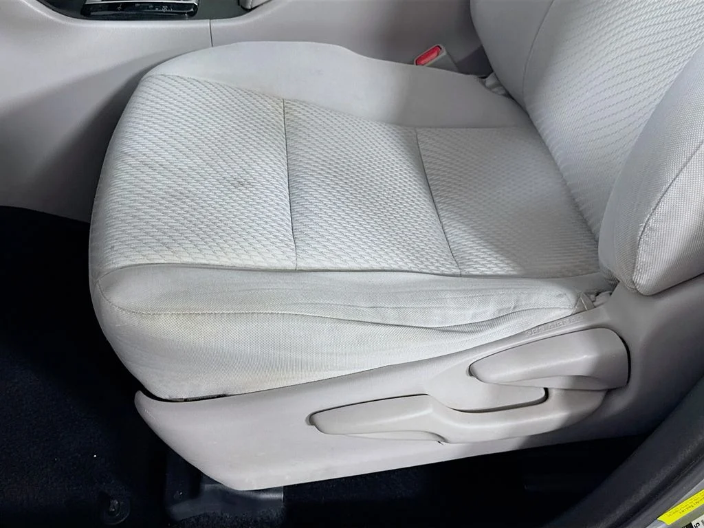 Used 2015 Silver Toyota LE image 22