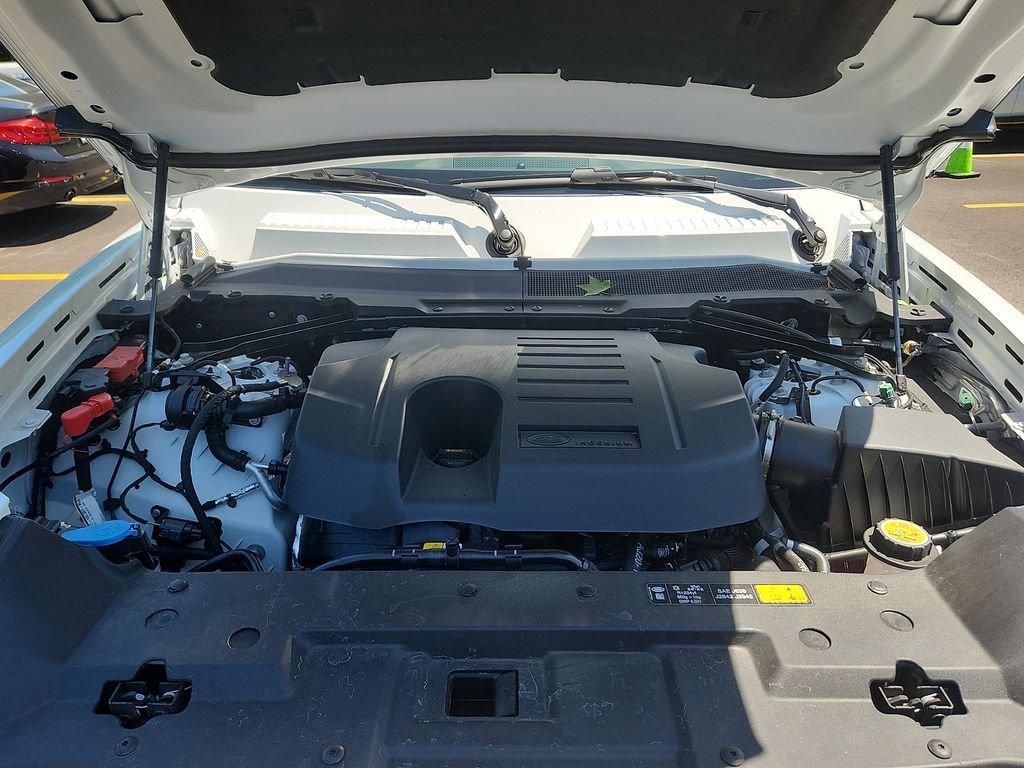 Used 2026 Fuji White Land Rover X-Dynamic SE image 28