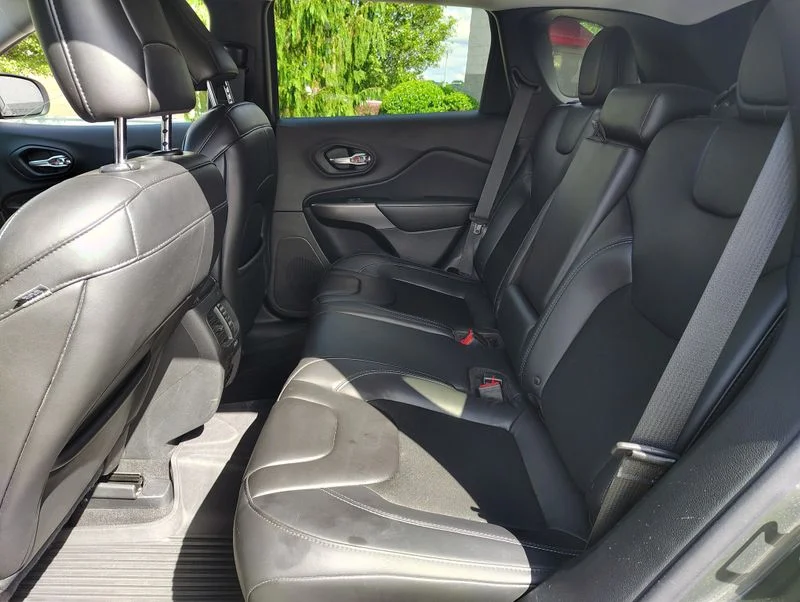 Used 2019 Green Jeep Latitude Plus image 15