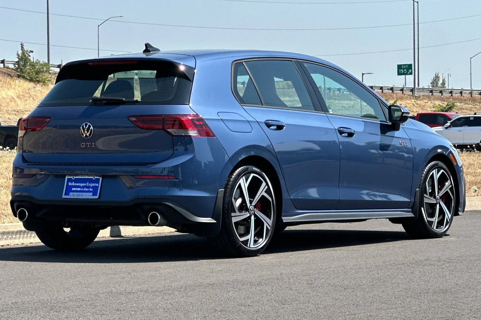 Used 2025  Volkswagen 2.0T SE image 3