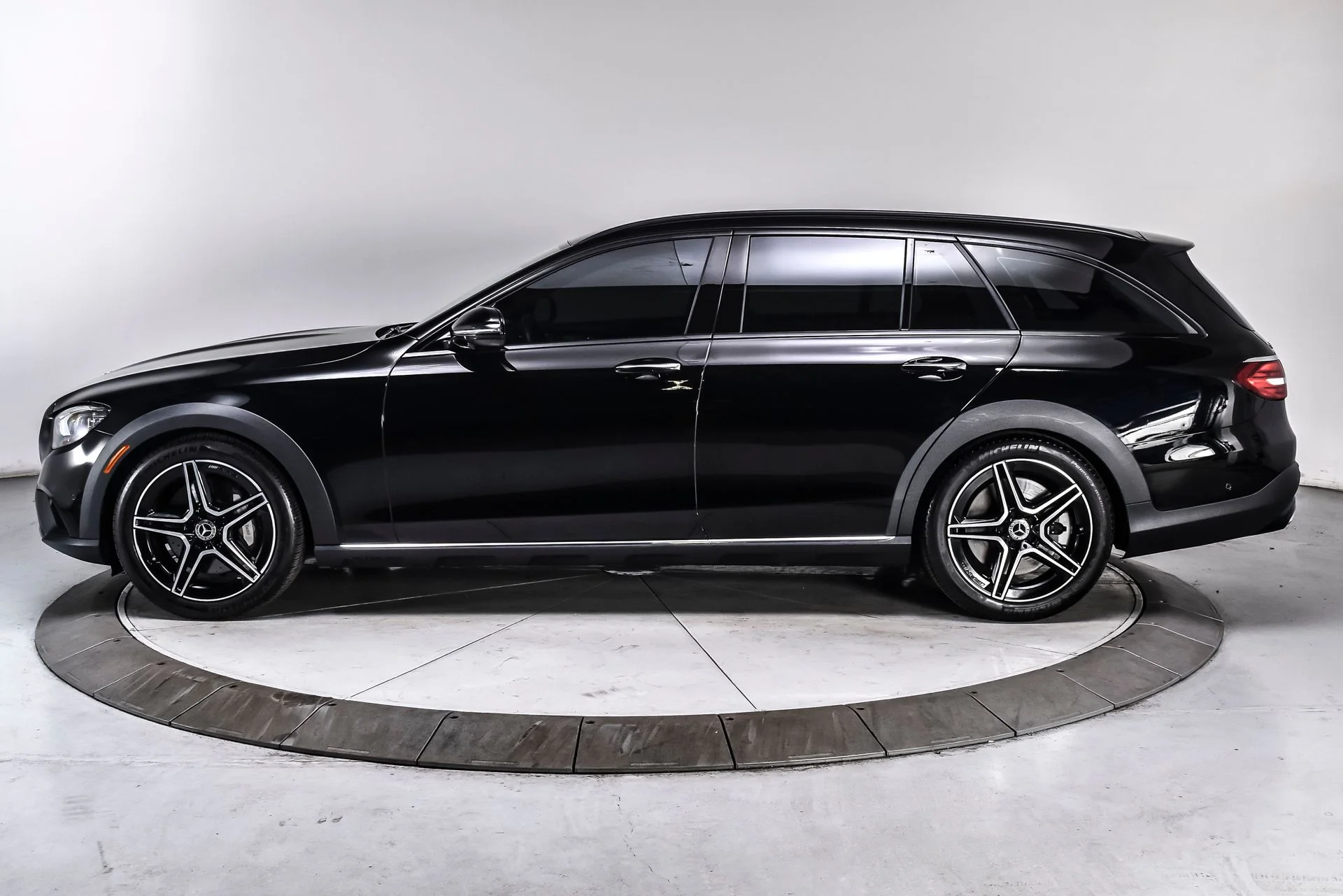 Used 2023 Black Mercedes-Benz E 450 image 3