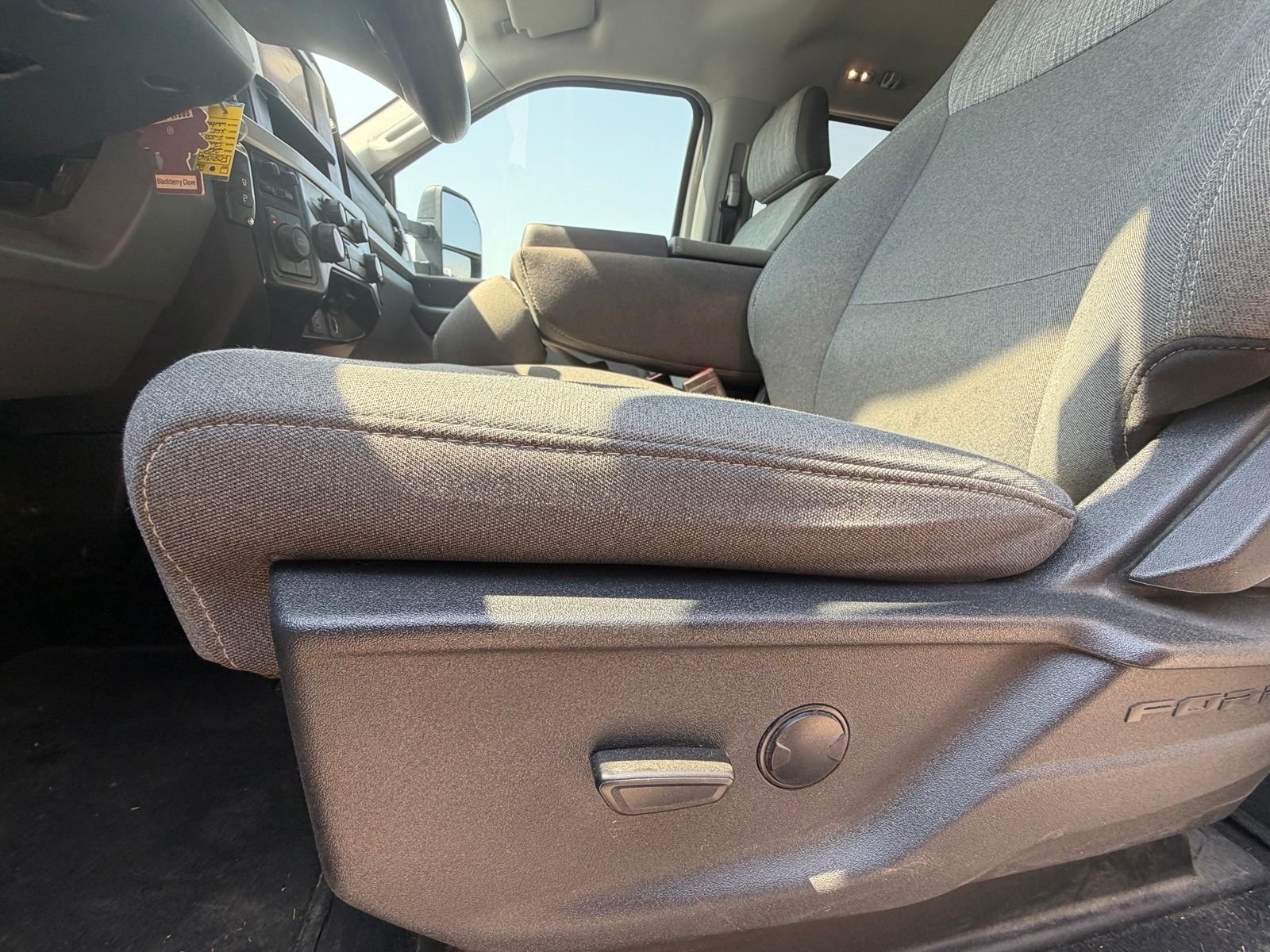 Used 2025 Oxford White Ford XLT image 6