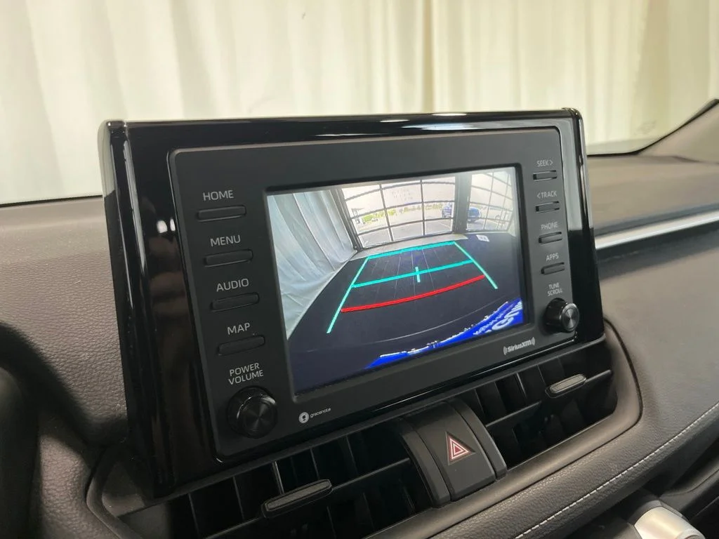 Used 2021  Toyota XLE image 12
