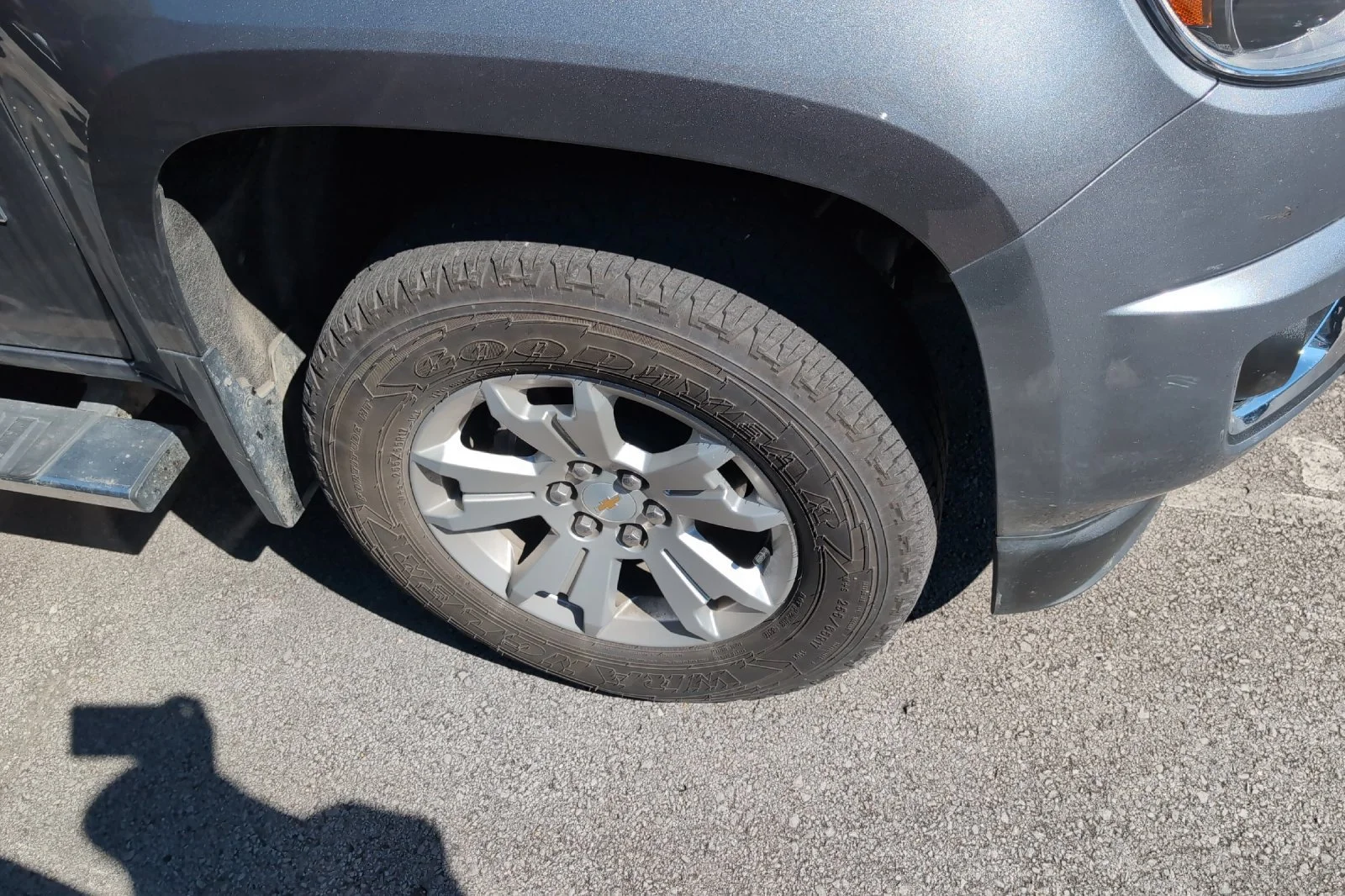 Used 2018 SATIN STEEL METALLIC Chevrolet 4WD LT image 4