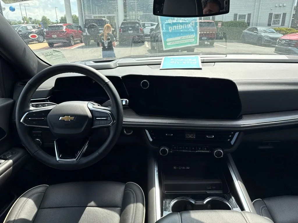 Used 2025 Gray Chevrolet Premier image 9