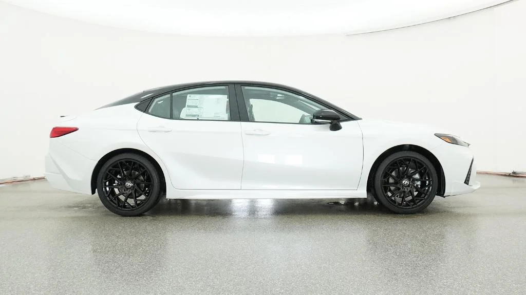 New 2026 Wind Chill Pearl with Midnight Black Metallic roof Toyota XSE image 17