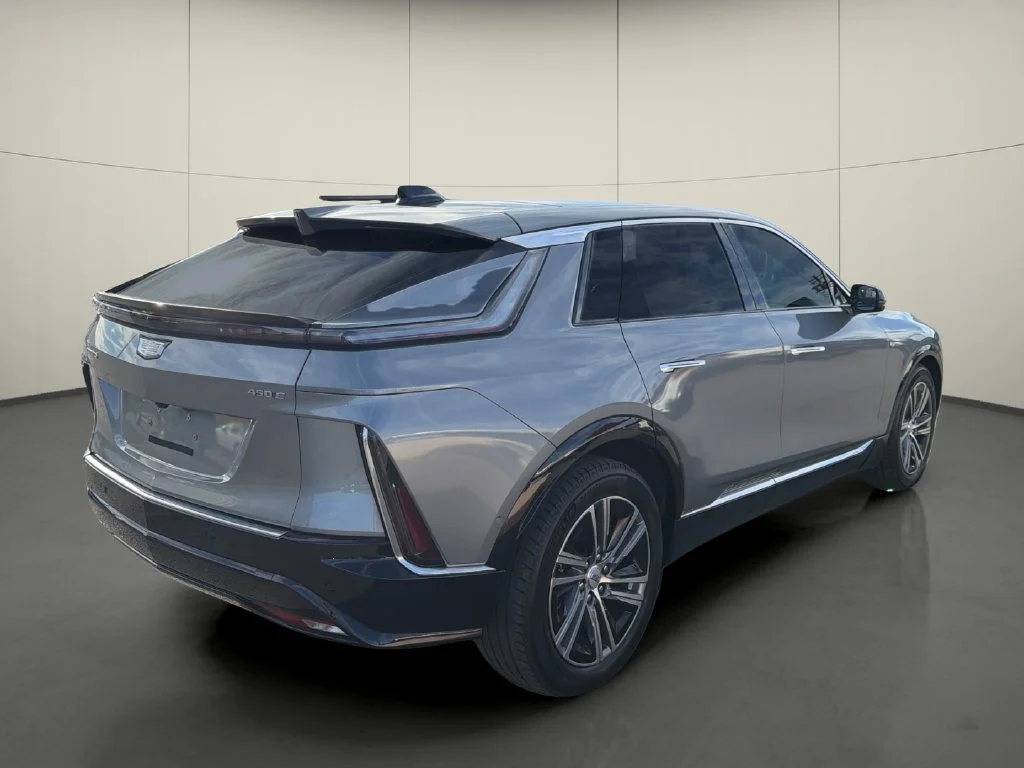 Used 2024 Silver Cadillac Luxury image 7