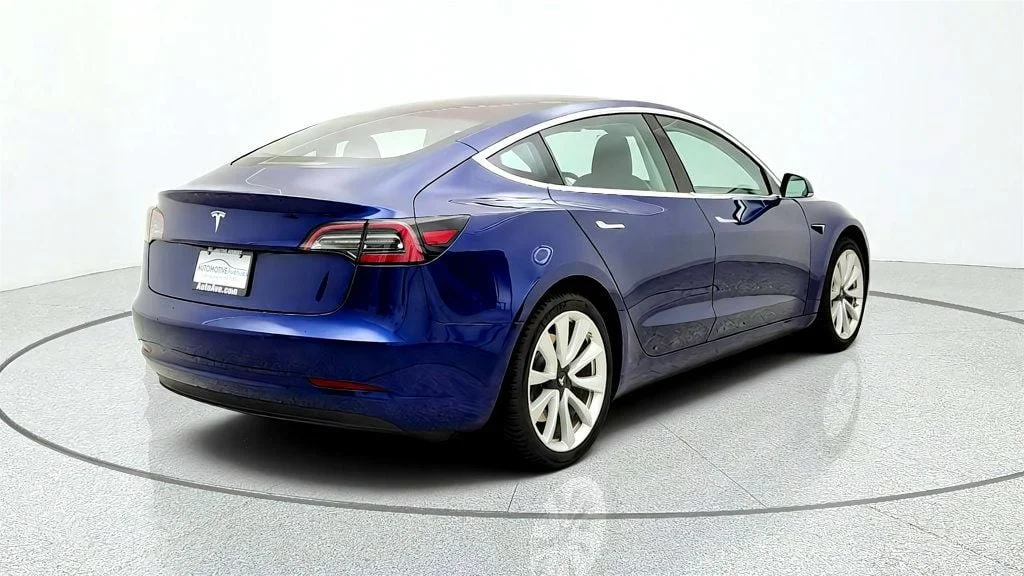 Used 2018 Deep Blue Metallic Tesla Long Range Battery RWD w/ 19