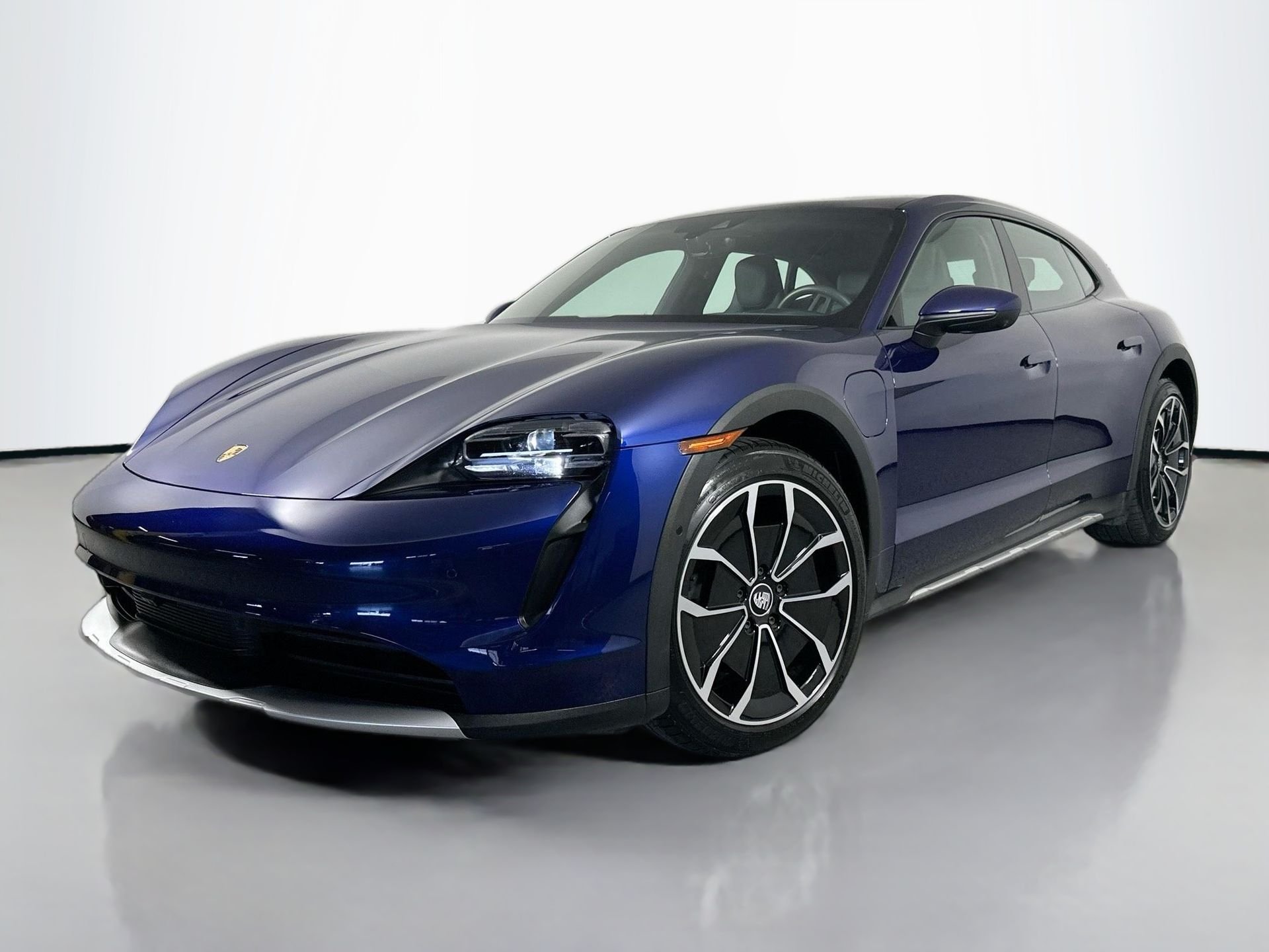 2024 Porsche Taycan 4 Cross Turismo's photo