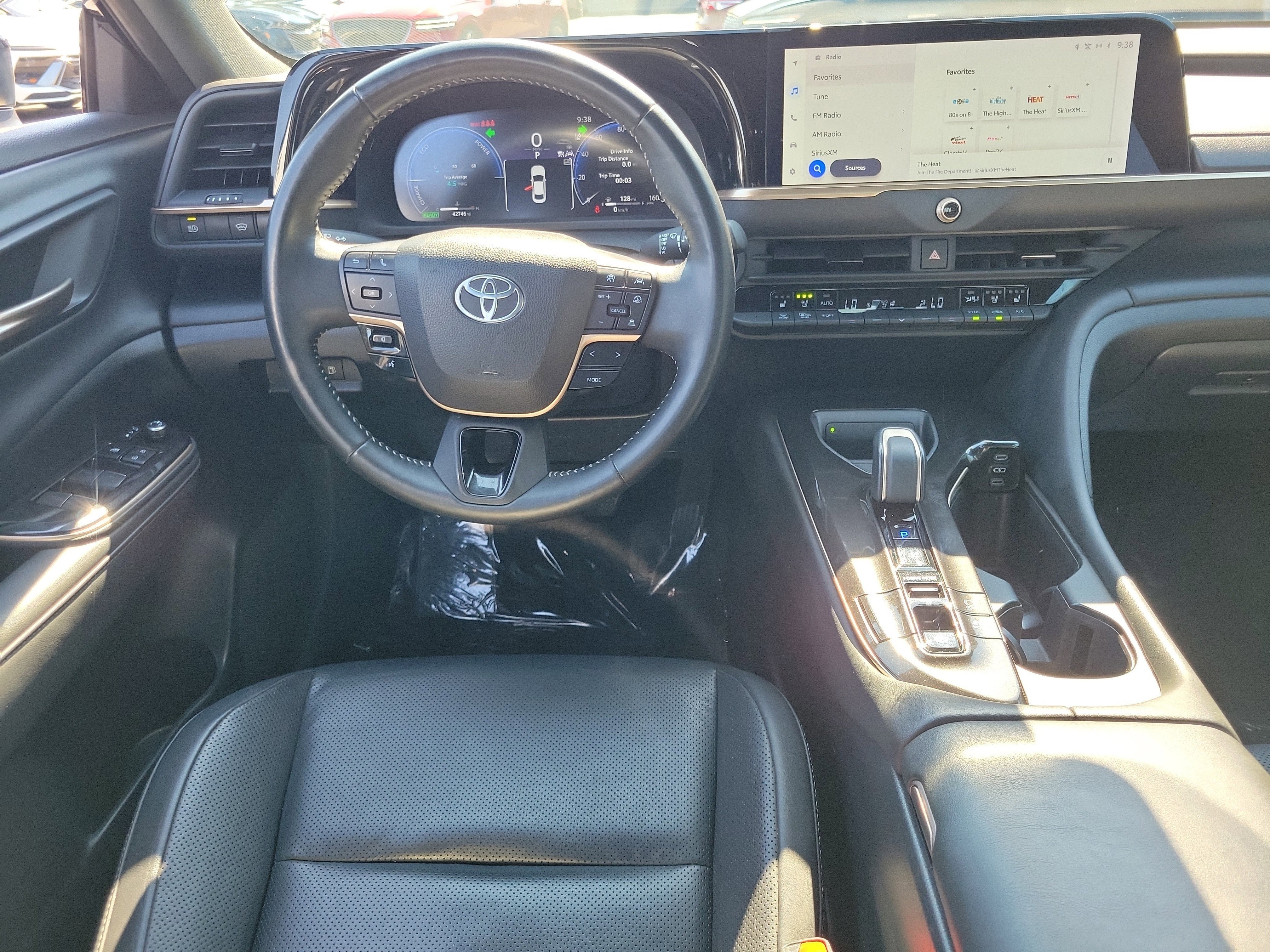 2025 Toyota Crown XLE - Photo 10