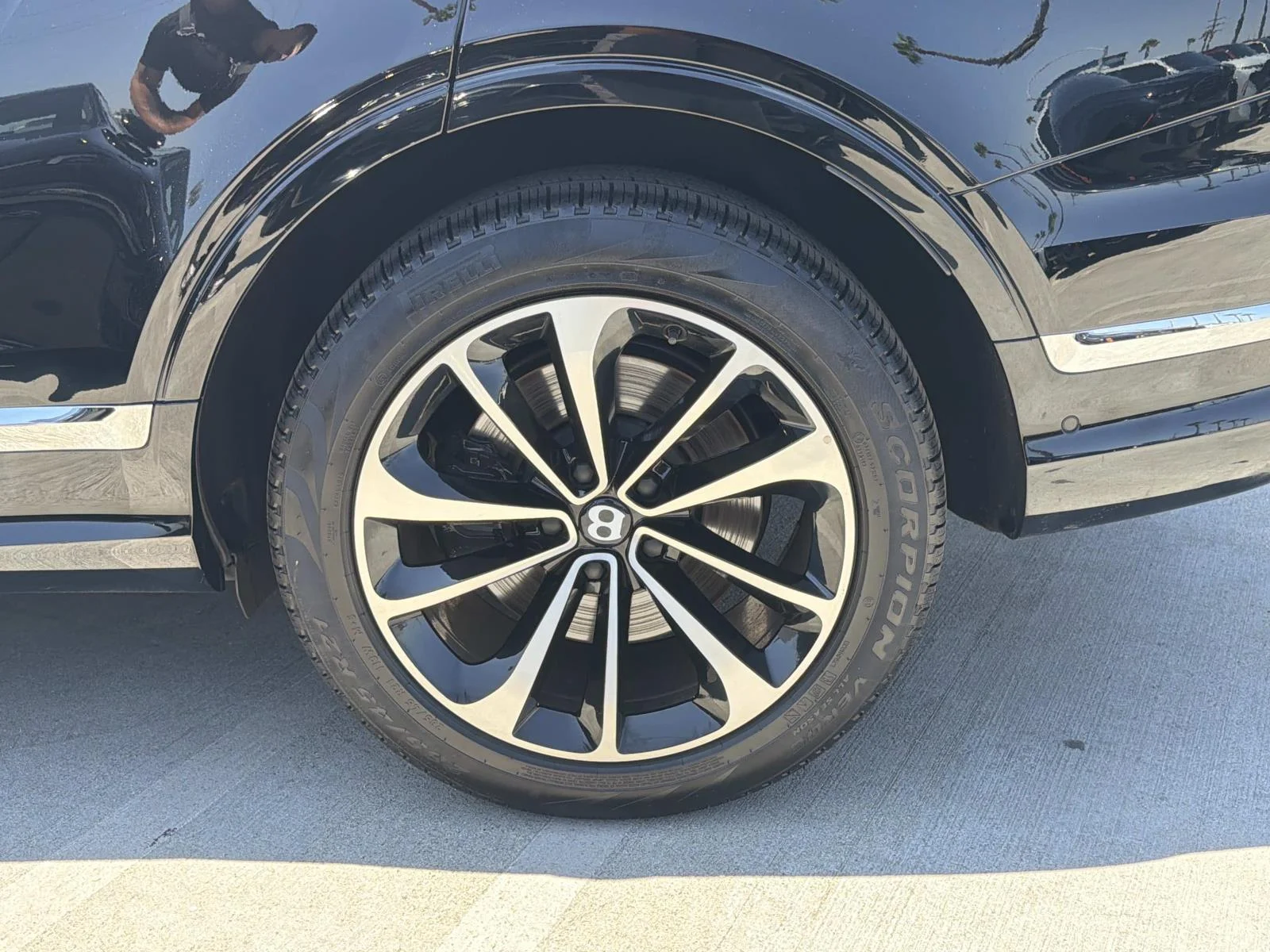 2024 Bentley Bentayga - Photo 7