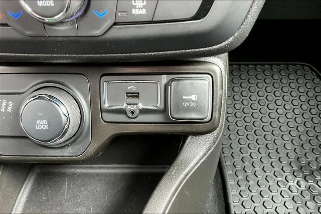 Used 2022 Blue Jeep Altitude image 15