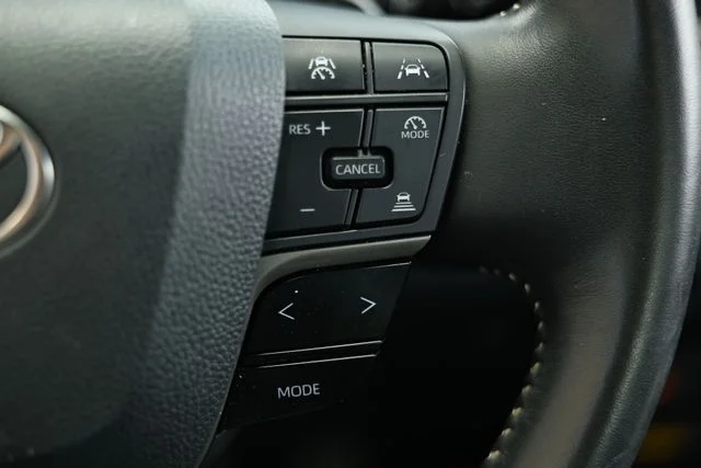 Used 2025 Ice Cap Toyota SE image 33