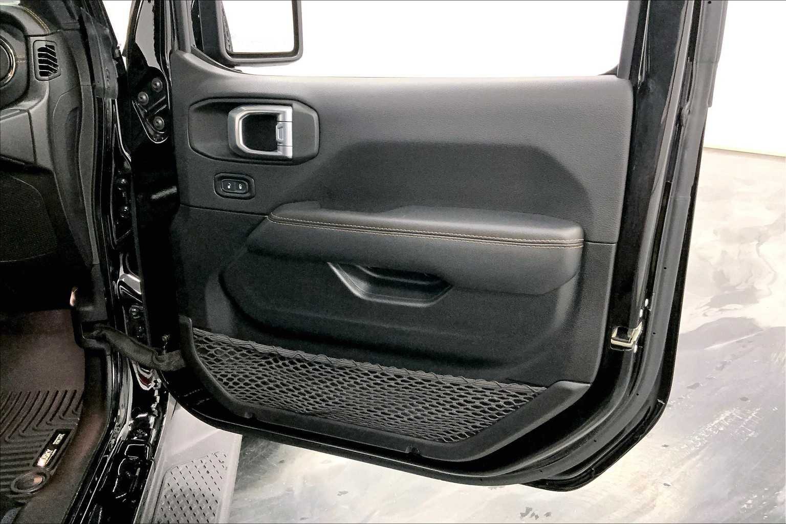 Used 2022 Black Clearcoat Jeep High Altitude image 20