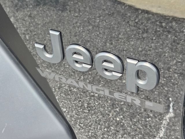 Used 2023 Black Jeep Sport S image 31