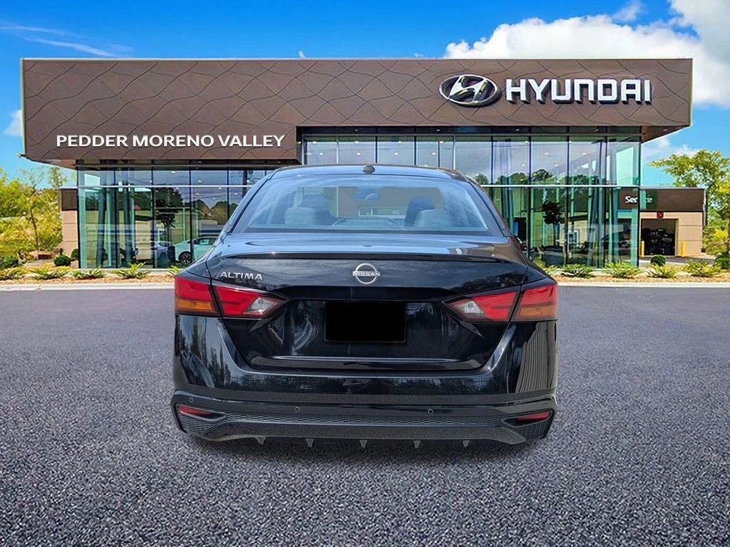 Used 2025 Black Nissan 2.5 SV image 3