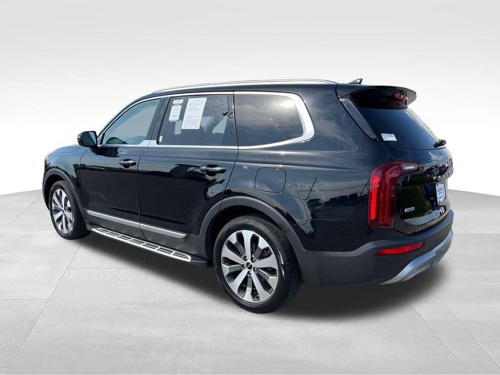 Used 2022 Black Kia S image 3