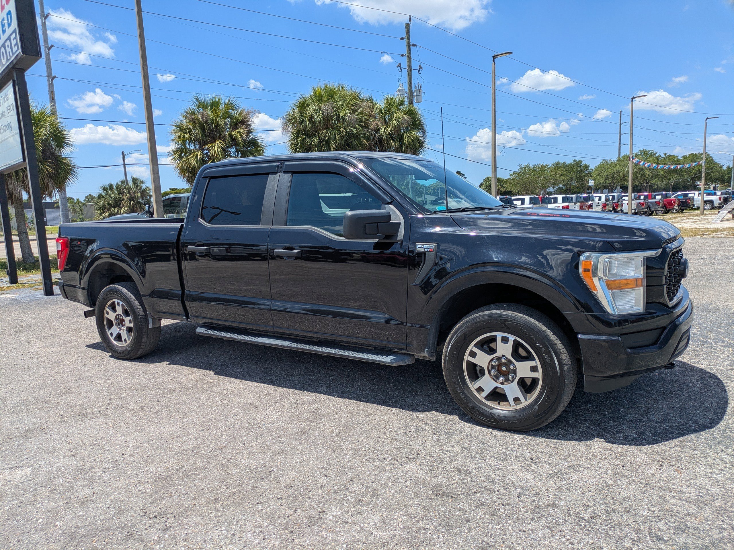 Used 2022  Ford  image 2