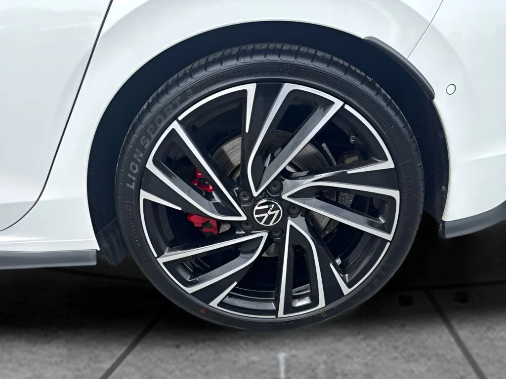 Used 2022  Volkswagen Autobahn image 21
