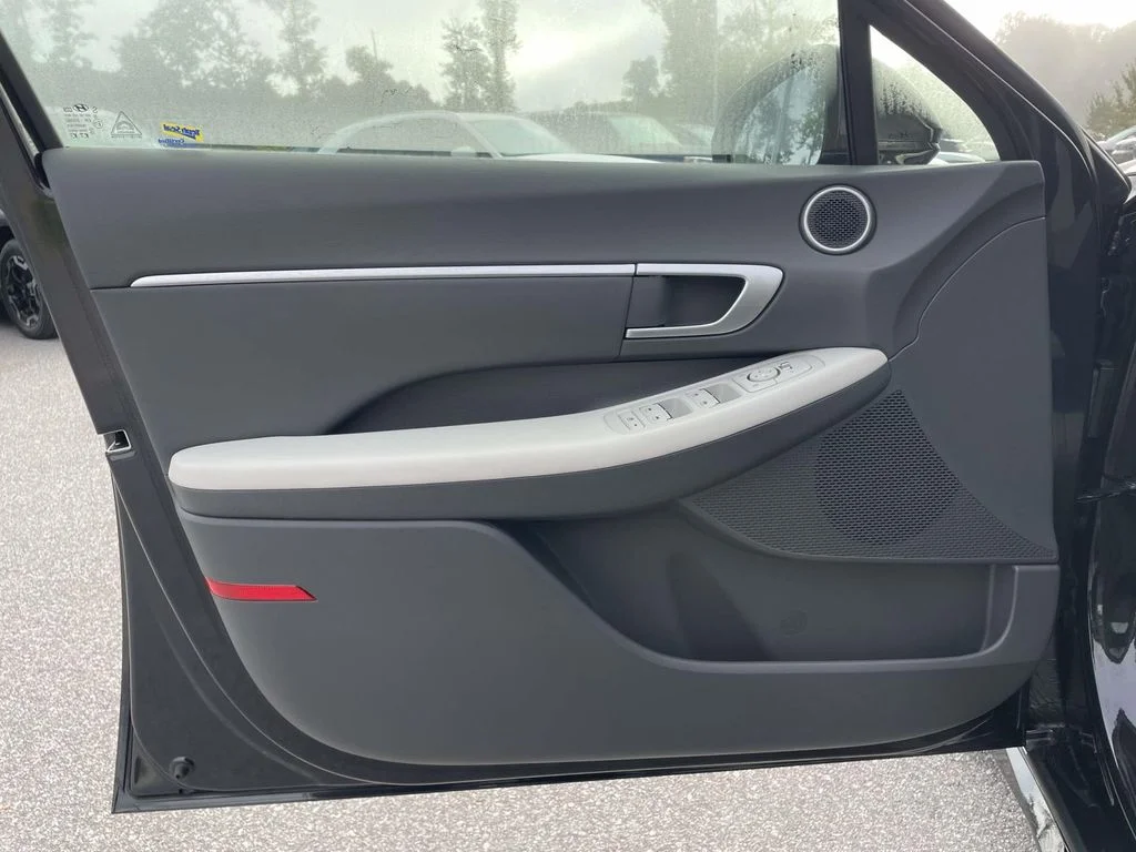 Used 2026 Carbon Blue Hyundai SEL image 5