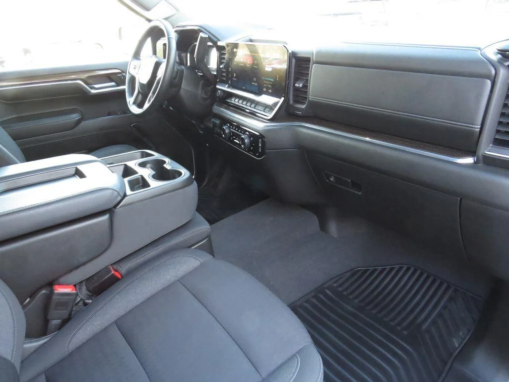 Used 2024 Summit White Chevrolet RST image 23
