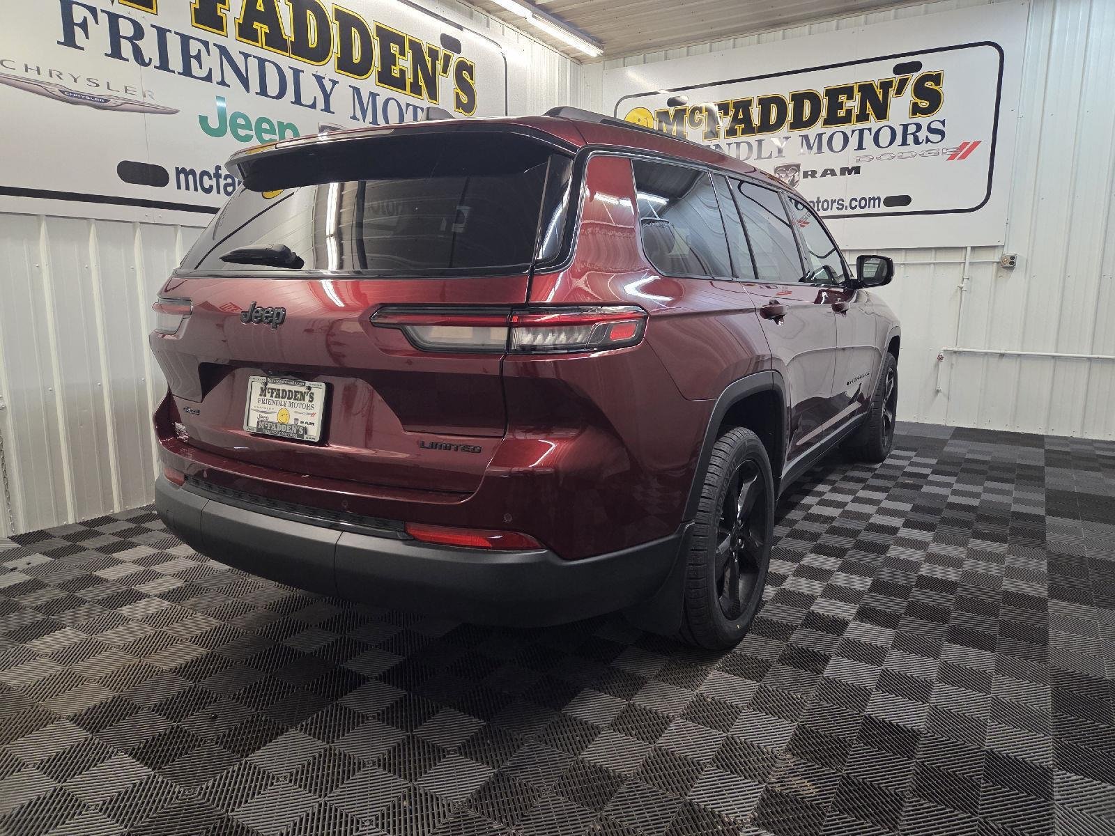 Used 2023 Velvet Red Pearlcoat Jeep Limited image 4